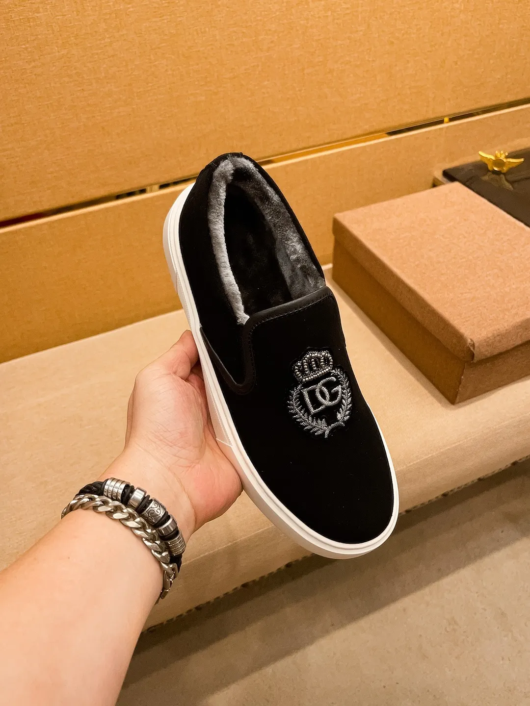 P360🚘🚘【DG】🔥 Velvet lining 🔥High-end men's shoes brand official website 1:1 latest masterpiece: the upper is made of Italian imported first-layer cowhide with Shushi original anti-slip and wear-resistant outsole🔥, making walking more convenient and comfortable! An exclusive new model, a stunning work, a beautiful 1:1 replica [color] compared to the official quality! Create a fashionable personality to set off your uniqueness! A must-have for trendy men! Classic 🔥Size: 38-44 Color: 🔥 3⃣️colors available🔥